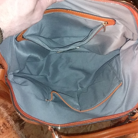 Michael kors purse - Picture 4 of 5